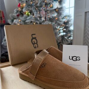 NWT Goldencoast Clog II in Chestnut by UGG